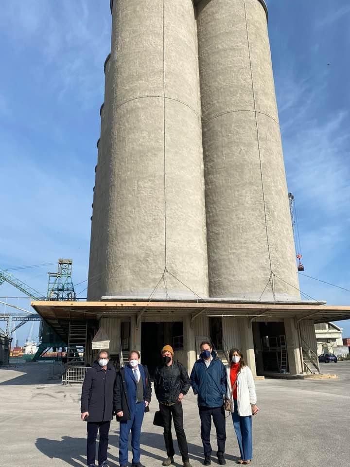 murales sui silos.jpeg murales sui silos.jpeg