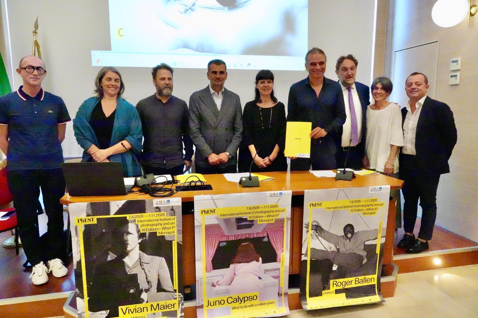 PhEST 2026, a Monopoli l'undicesima edizione del Festival internazionale di fotografia e arte